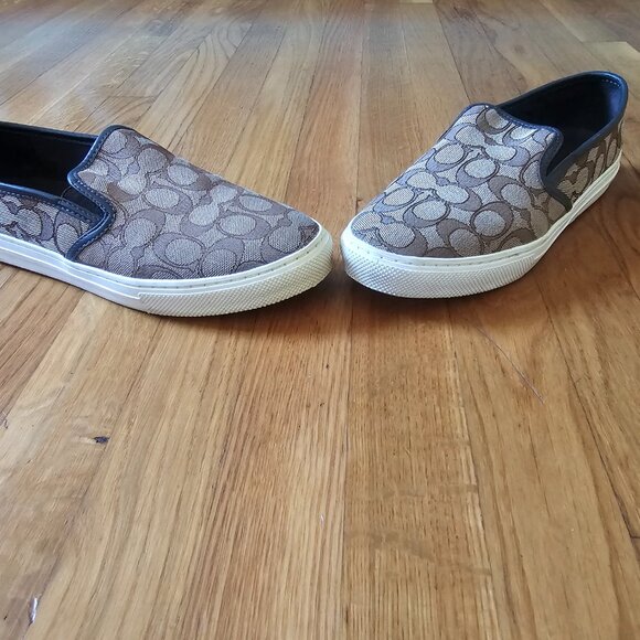 Coach Canvas Signature C Slip-Ons 9 - Picture 5 of 6